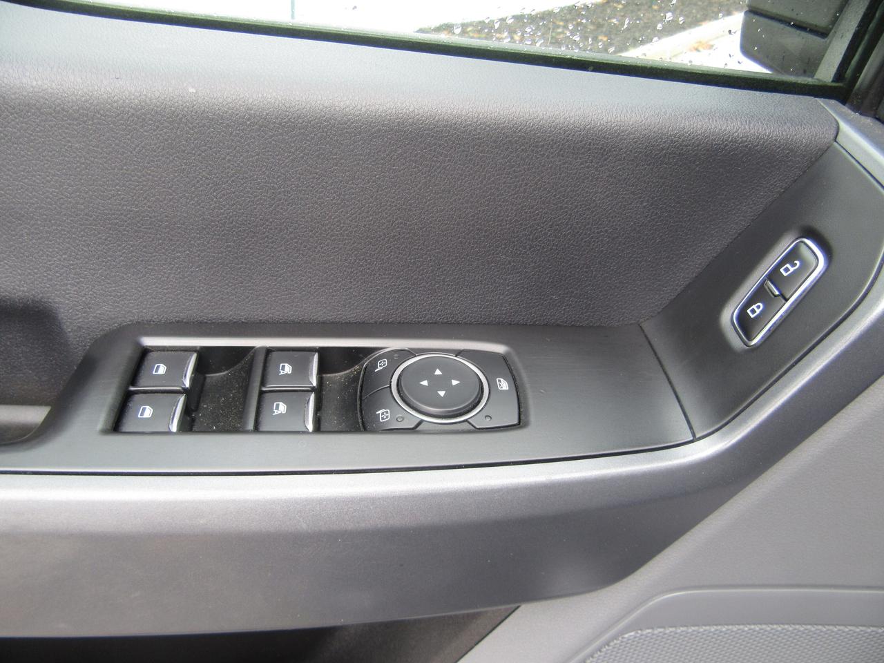 2023 Ford F-350 CREW CAB 4X4 XLT NEW SERVICE UTILITY BODY Photo