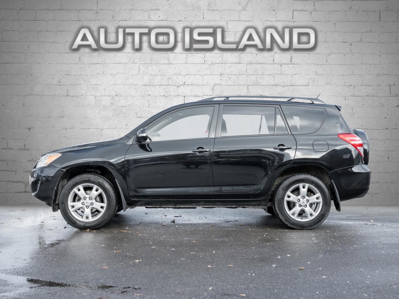 2011 Toyota RAV4 4WD I4, SUNROOF Photo4