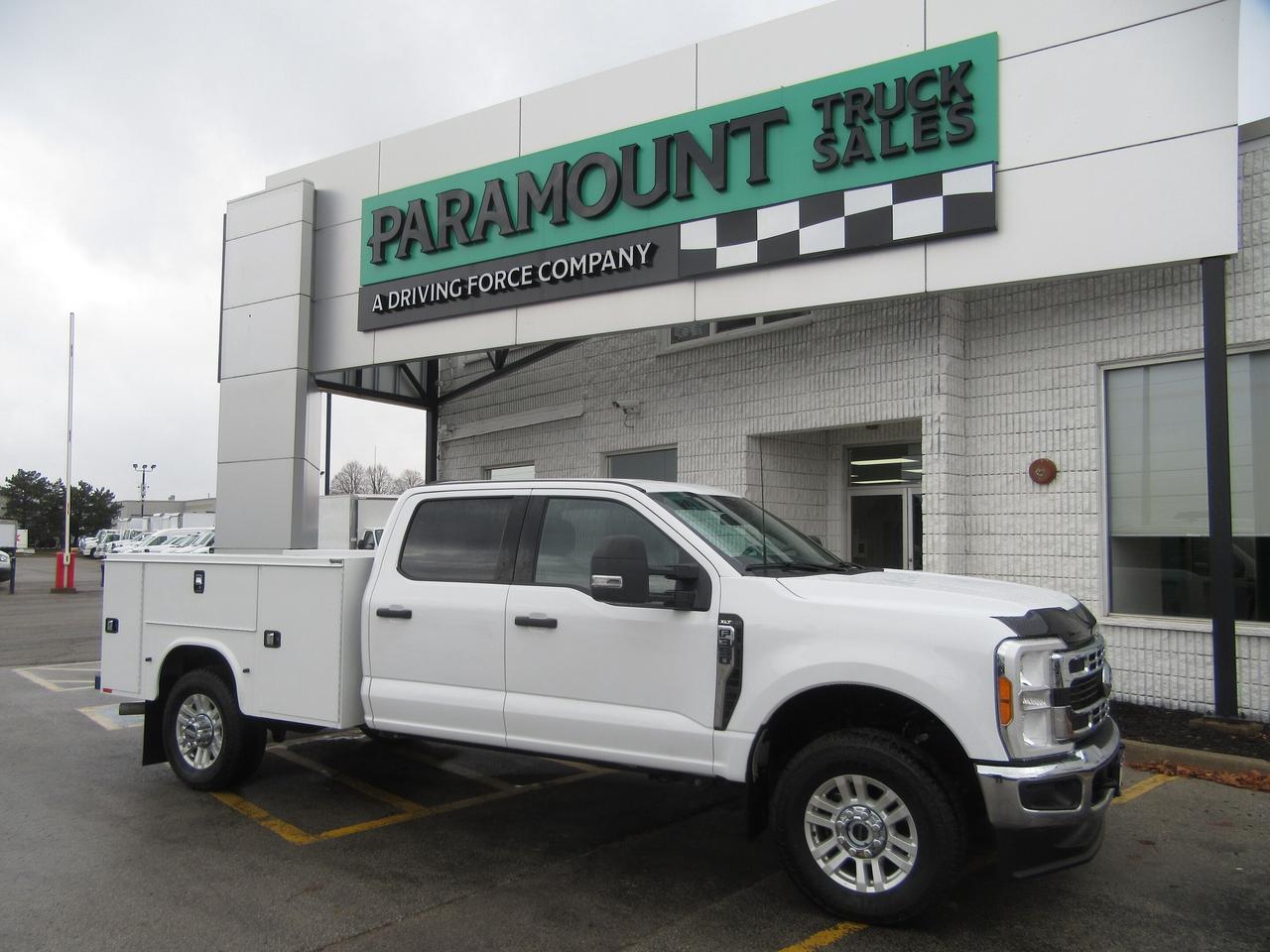 2023 Ford F-350 CREW CAB 4X4 XLT NEW SERVICE UTILITY BODY Photo