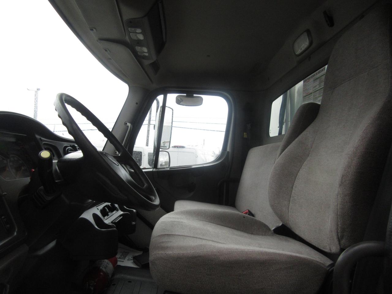 2019 Freightliner M2-106 26FT REEFER BOX THERMO KING T-880-R SYSTEM Photo