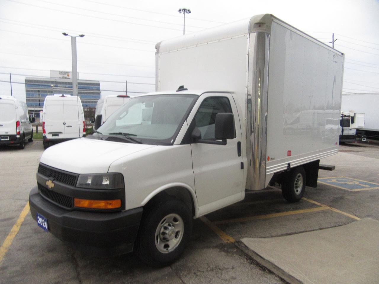2024 Chevrolet Express 3500 12FT HIGH BOX CUBE VAN WITH ROLLOUT RAMP Photo2