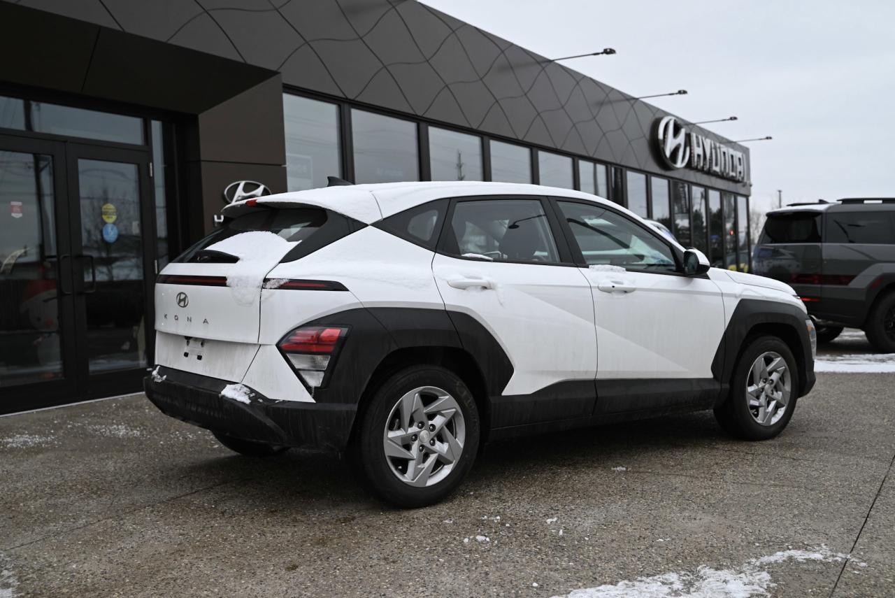 2024 Hyundai KONA Essential Photo