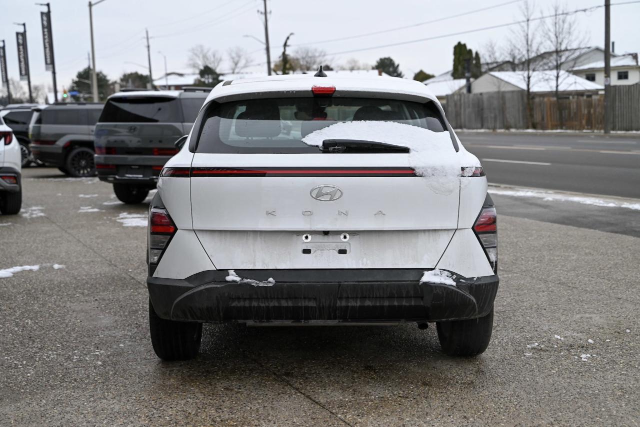 2024 Hyundai KONA Essential Photo