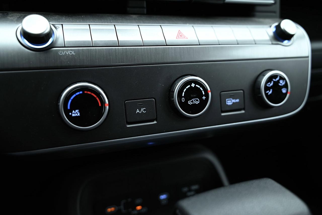 2024 Hyundai KONA Essential Photo