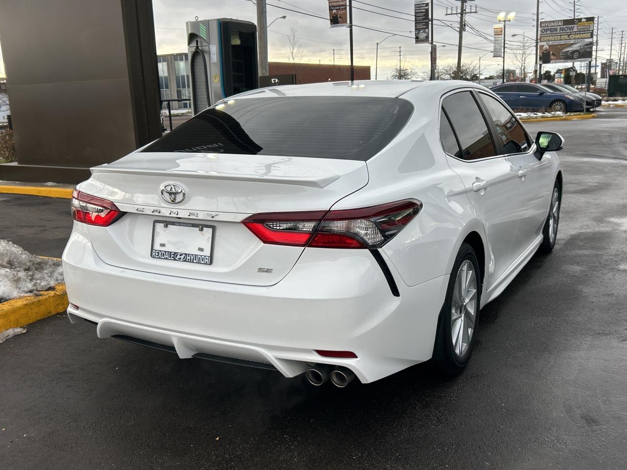 2022 Toyota Camry SE Auto   ONE OWNER   CLEAN CARFAX Photo