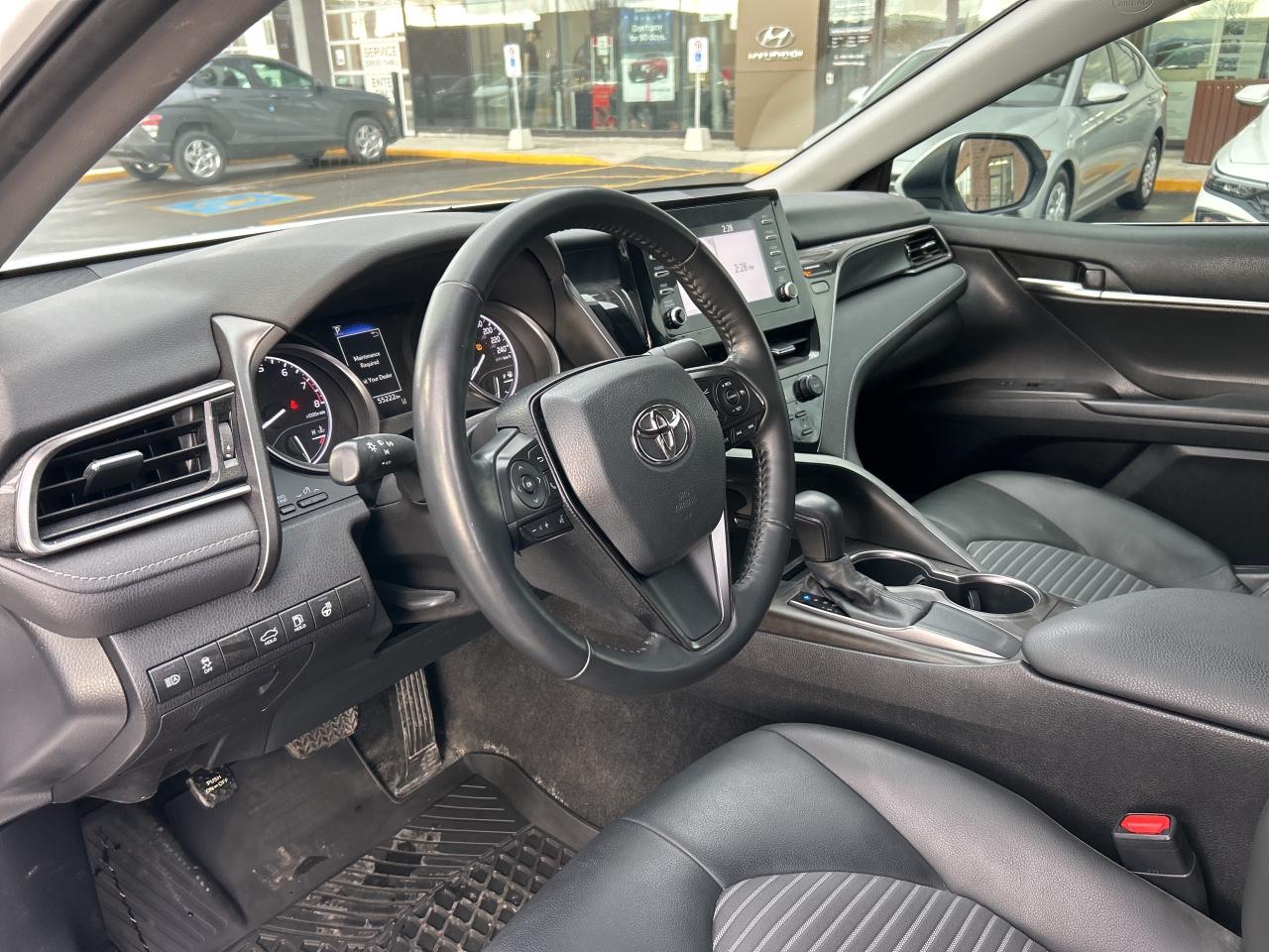 2022 Toyota Camry SE Auto   ONE OWNER   CLEAN CARFAX Photo