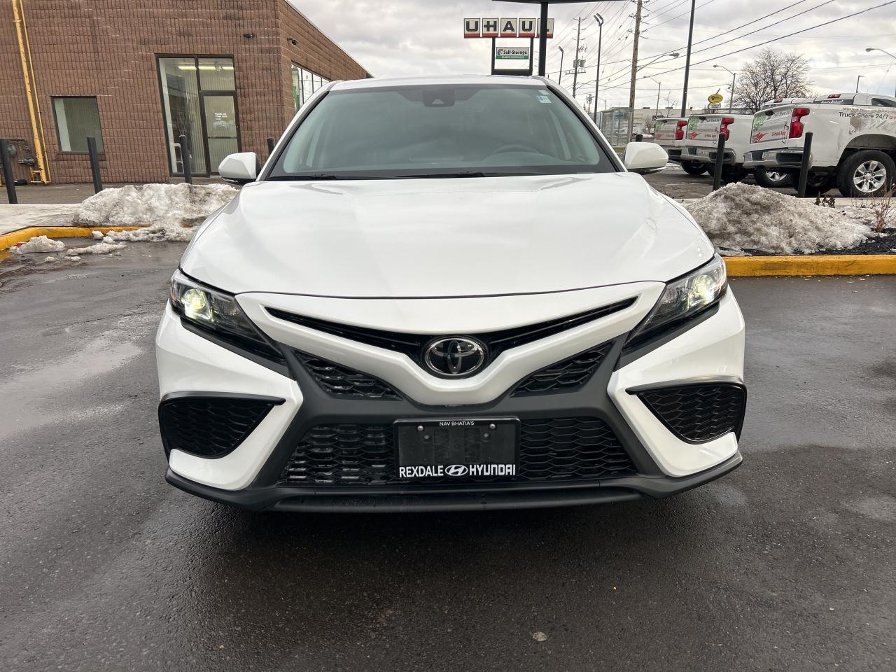 2022 Toyota Camry SE Auto   ONE OWNER   CLEAN CARFAX Photo