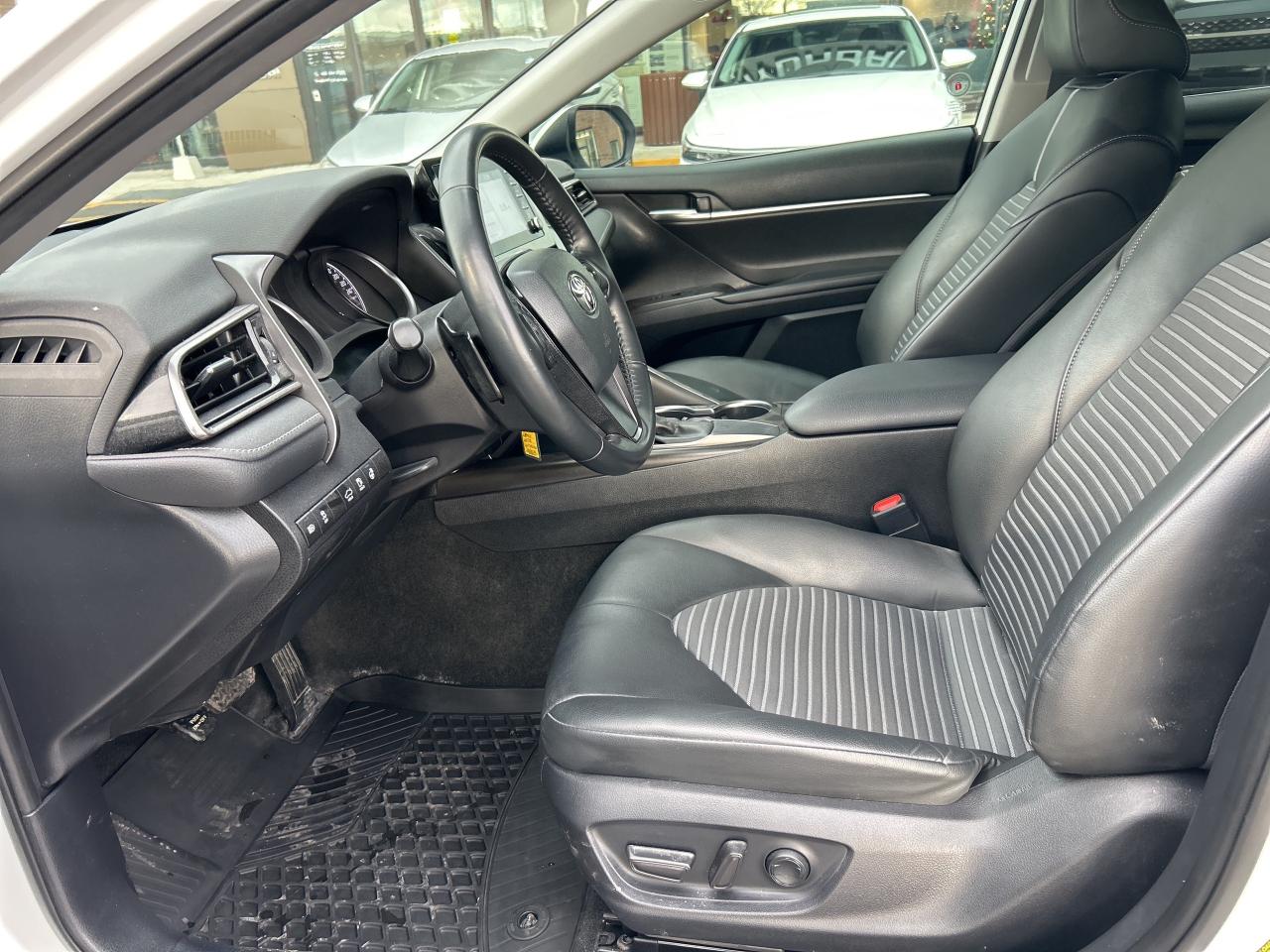 2022 Toyota Camry SE Auto   ONE OWNER   CLEAN CARFAX Photo