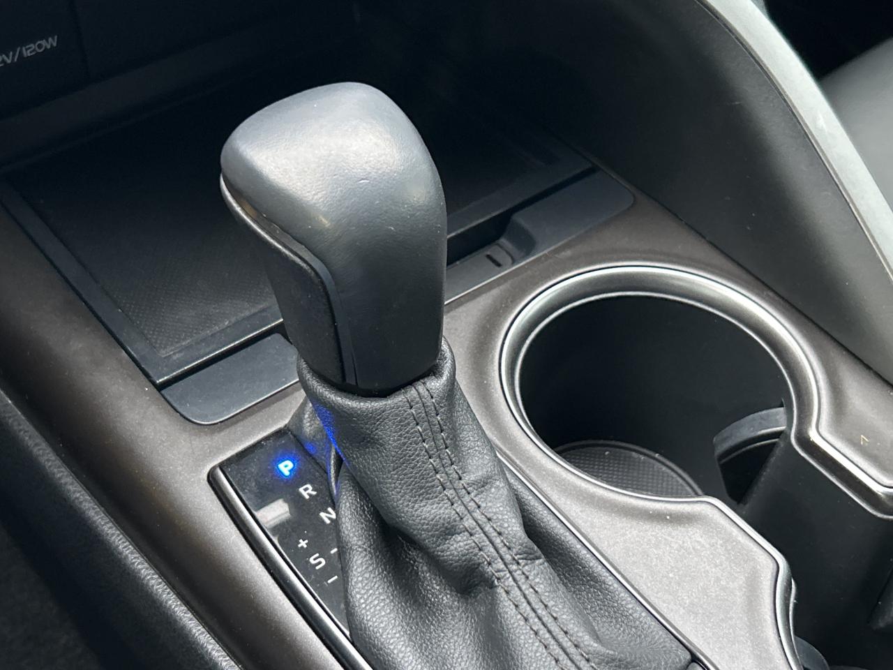 2022 Toyota Camry SE Auto   ONE OWNER   CLEAN CARFAX Photo