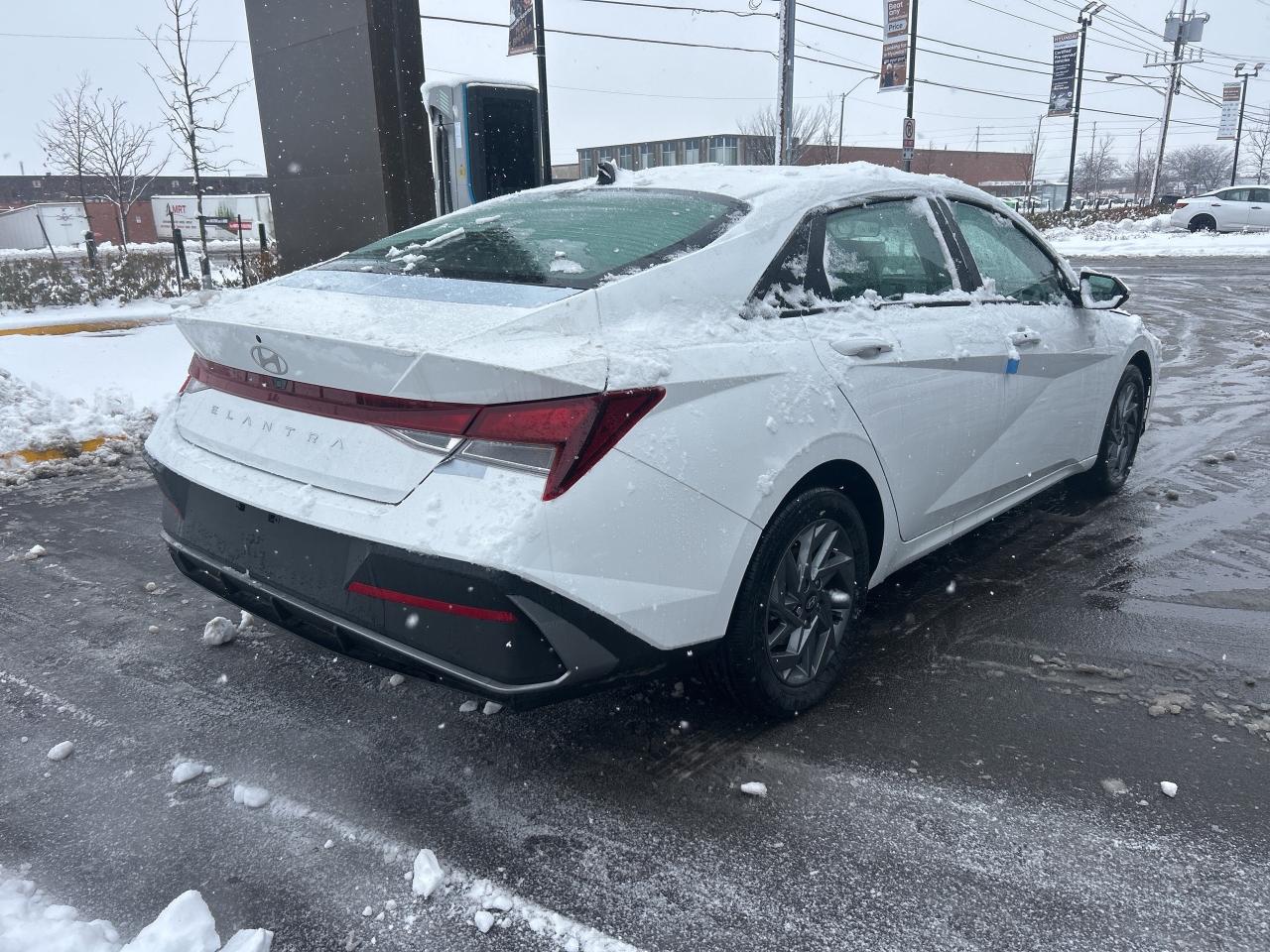 2025 Hyundai Elantra Preferred IVT   Starting from 4.49% OAC Photo