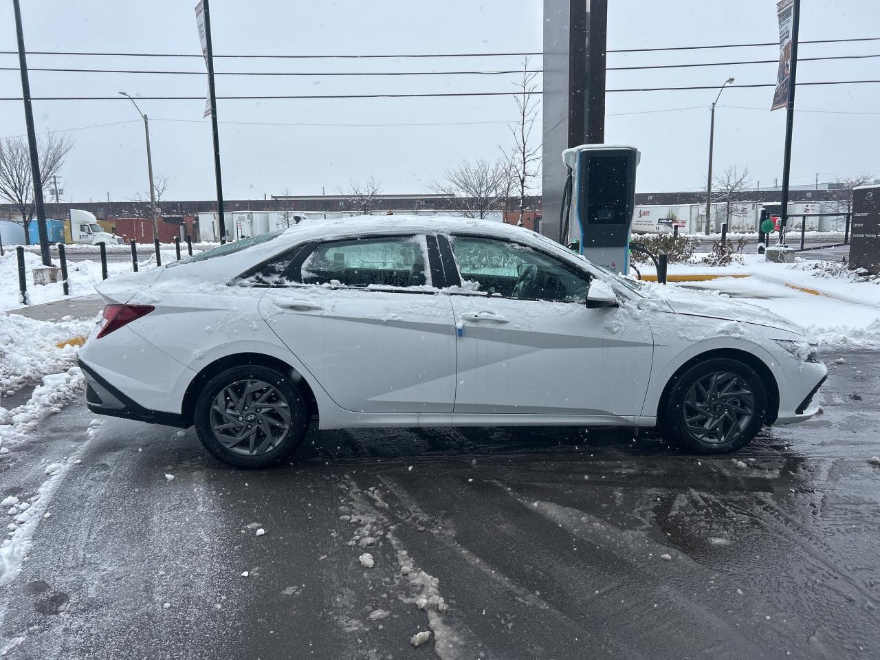 2025 Hyundai Elantra Preferred IVT   Starting from 4.49% OAC Photo