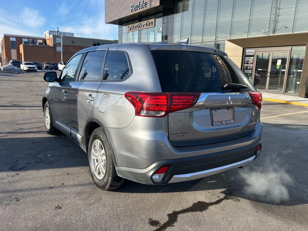 2017 Mitsubishi Outlander AWC 4dr ES Photo2