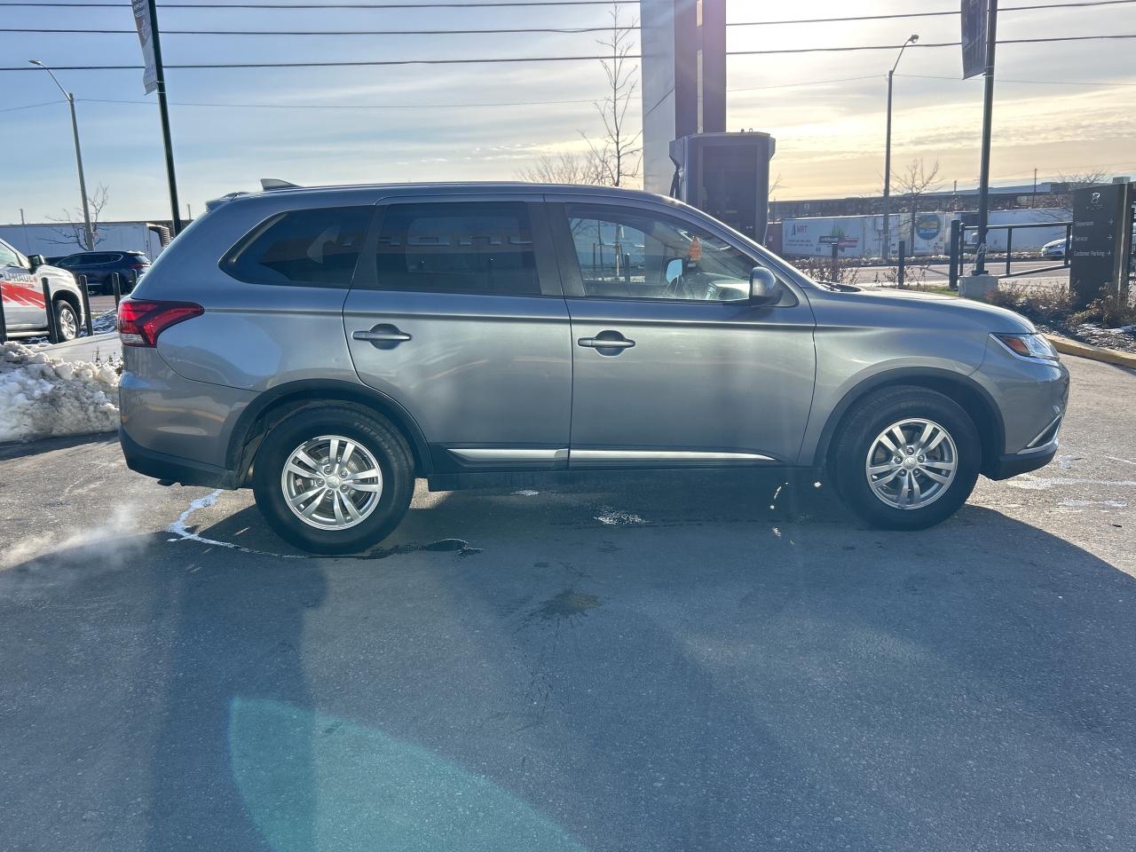 2017 Mitsubishi Outlander AWC 4dr ES Photo