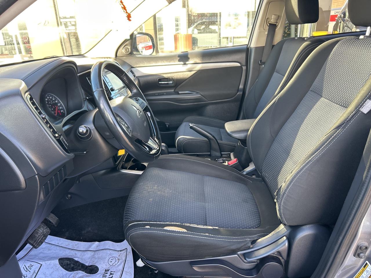 2017 Mitsubishi Outlander AWC 4dr ES Photo