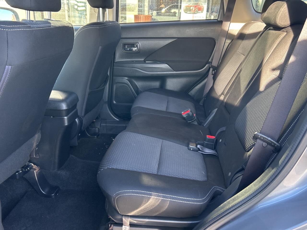 2017 Mitsubishi Outlander AWC 4dr ES Photo