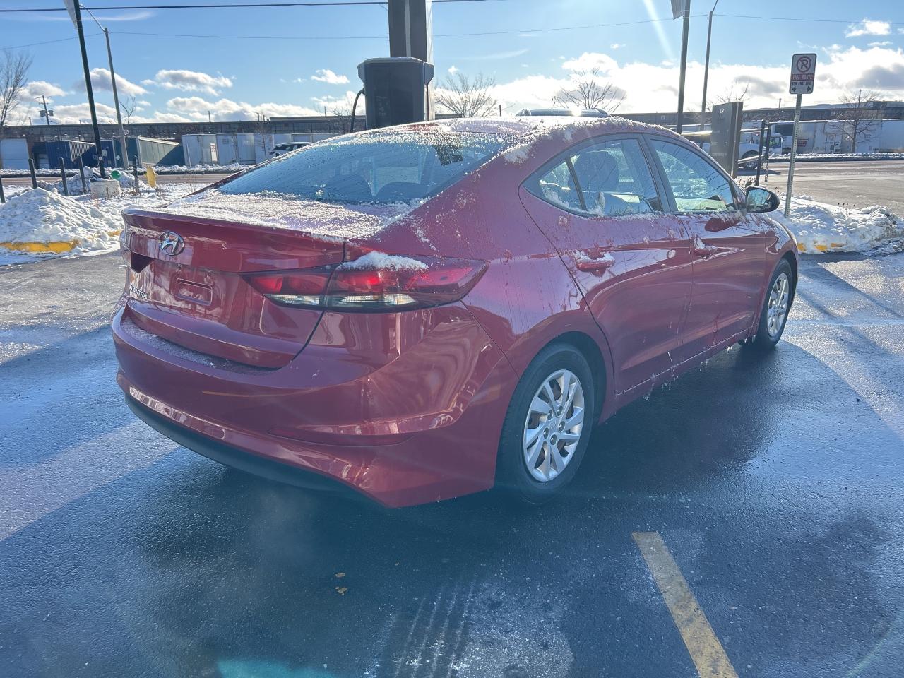 2017 Hyundai Elantra 4dr Sdn Auto LE   AS IS SPECIAL! Photo