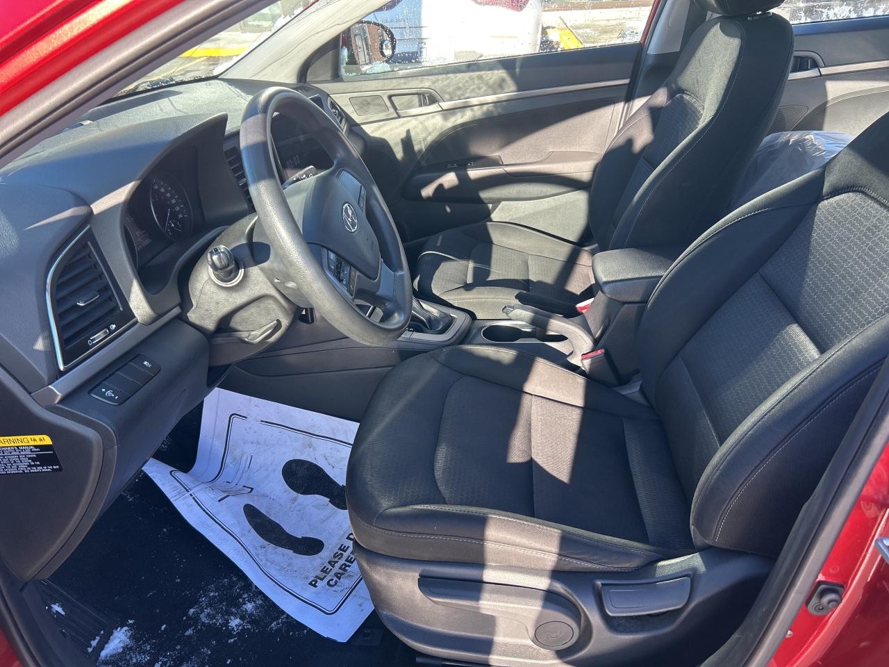 2017 Hyundai Elantra 4dr Sdn Auto LE   AS IS SPECIAL! Photo