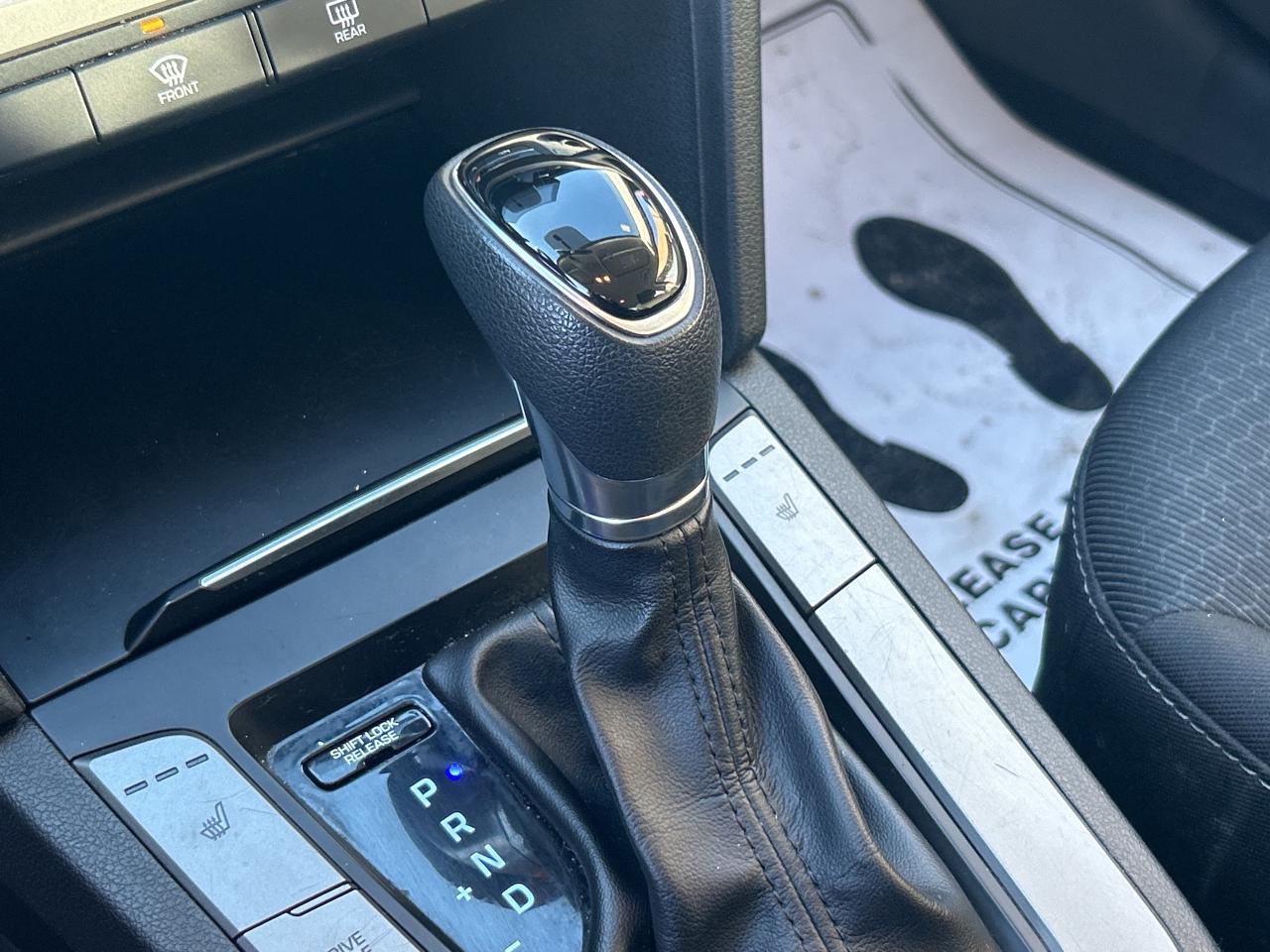 2017 Hyundai Elantra 4dr Sdn Auto LE   AS IS SPECIAL! Photo