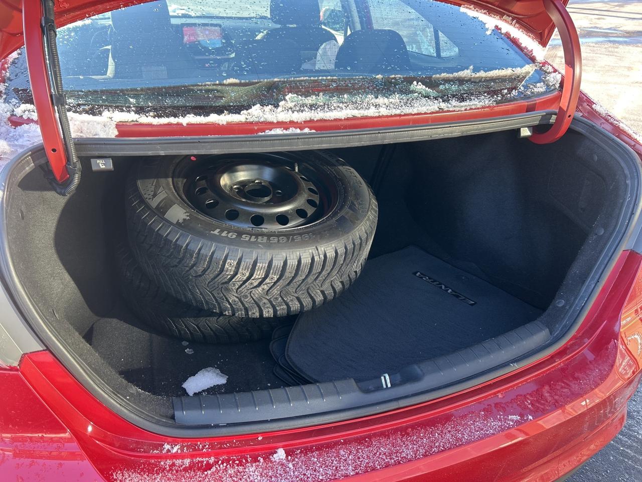 2017 Hyundai Elantra 4dr Sdn Auto LE   AS IS SPECIAL! Photo