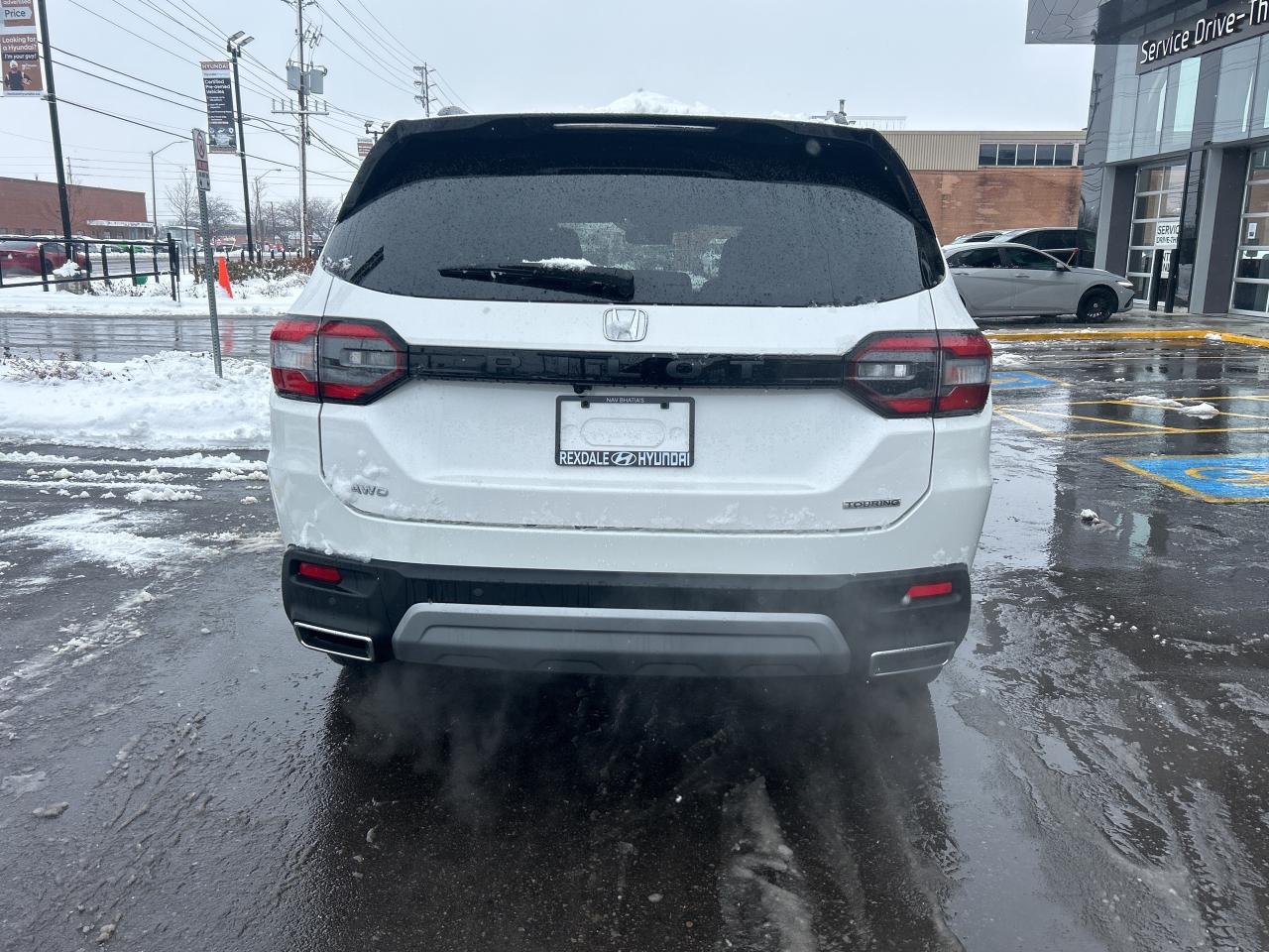 2024 Honda Pilot Touring AWD   ONE OWNER   CLEAN CARFAX Photo3