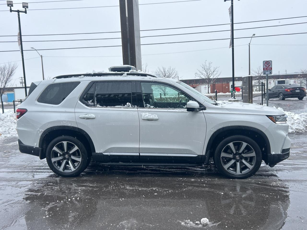 2024 Honda Pilot Touring AWD   ONE OWNER   CLEAN CARFAX Photo