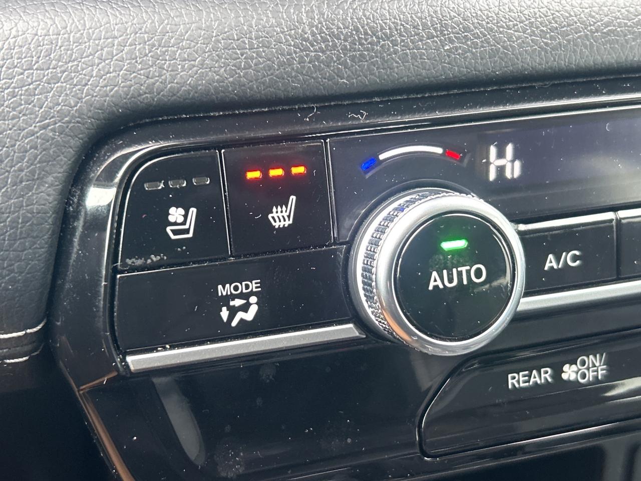 2024 Honda Pilot Touring AWD   ONE OWNER   CLEAN CARFAX Photo