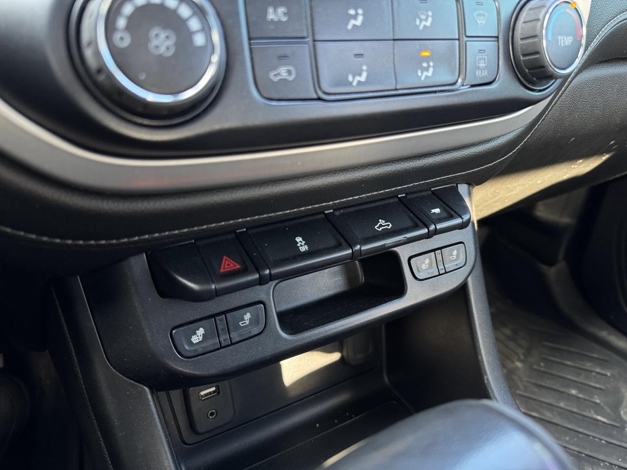 2018 GMC Canyon 4WD Crew Cab 140.5  All Terrain w-Cloth Photo