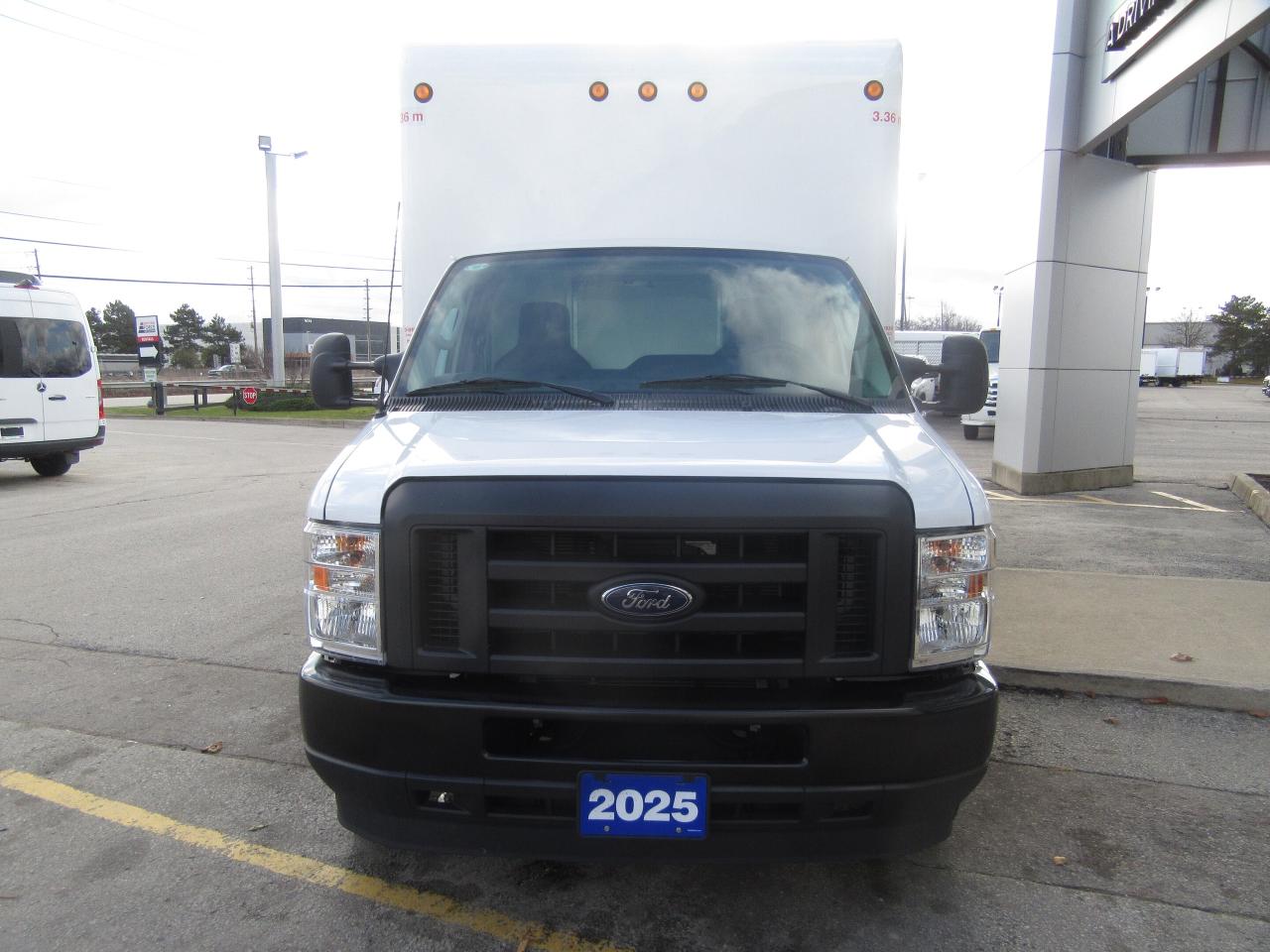 2025 Ford Super Duty E-450 DRW HIGH BOX 16FT CUBE VAN POWER LIFTGATE Photo