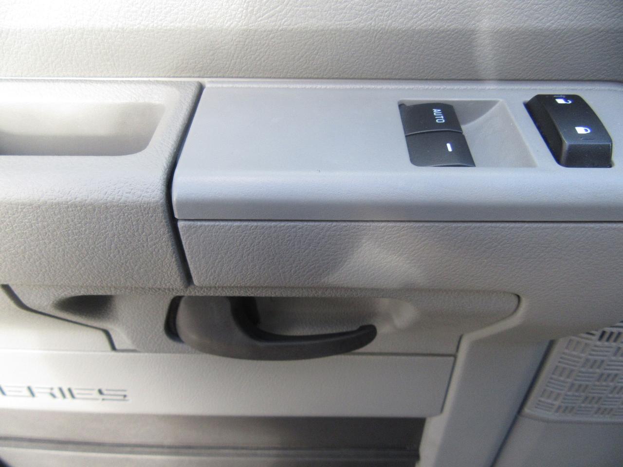 2025 Ford E-450 HIGH BOX 16FT CUBE VAN POWER LIFTGATE Photo