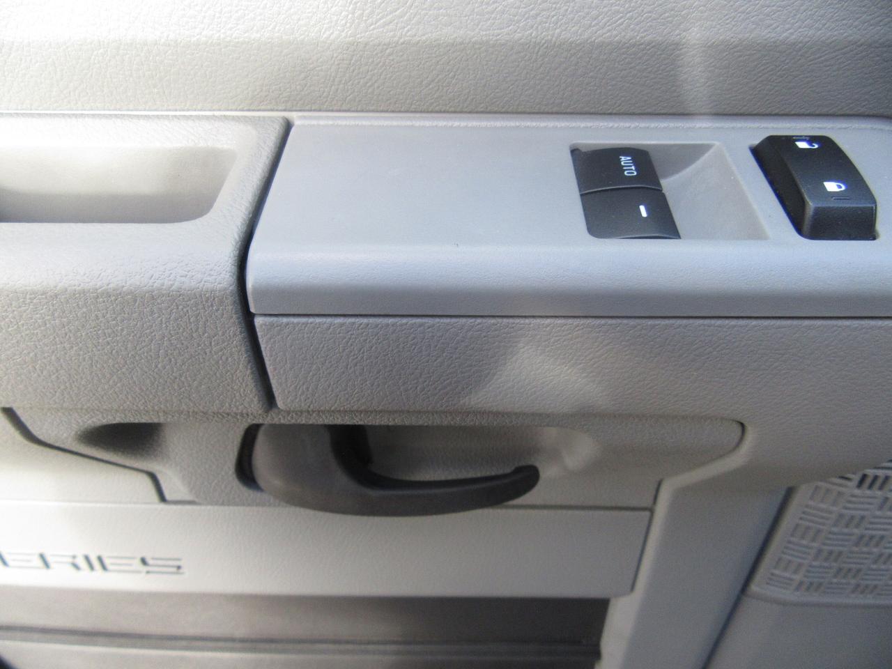 2025 Ford E-450 HIGH BOX 16FT CUBE VAN POWER LIFTGATE Photo