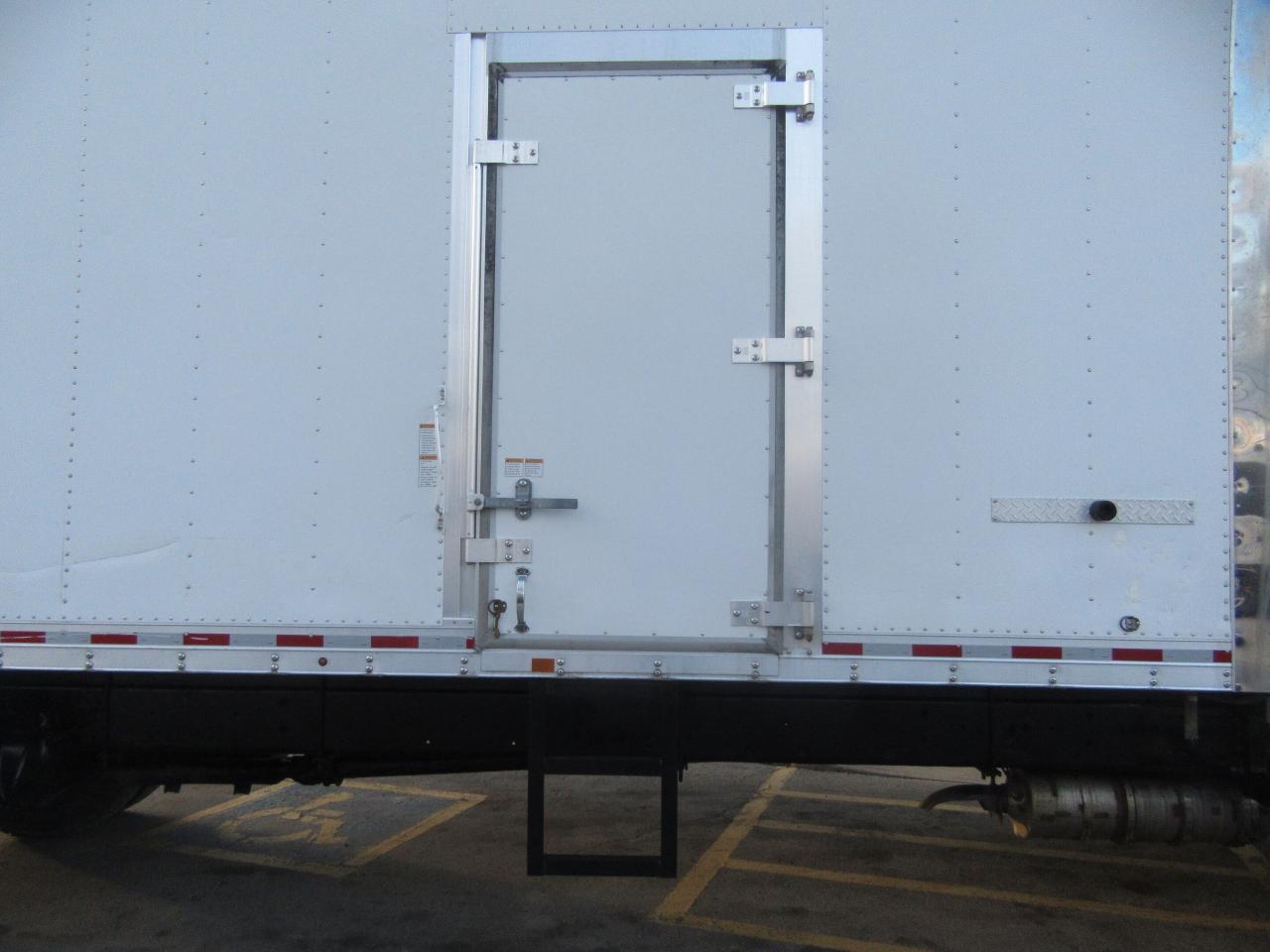 2018 Freightliner M2-106 26FT REEFER BOX CARRIER SUPRA 960 Photo2