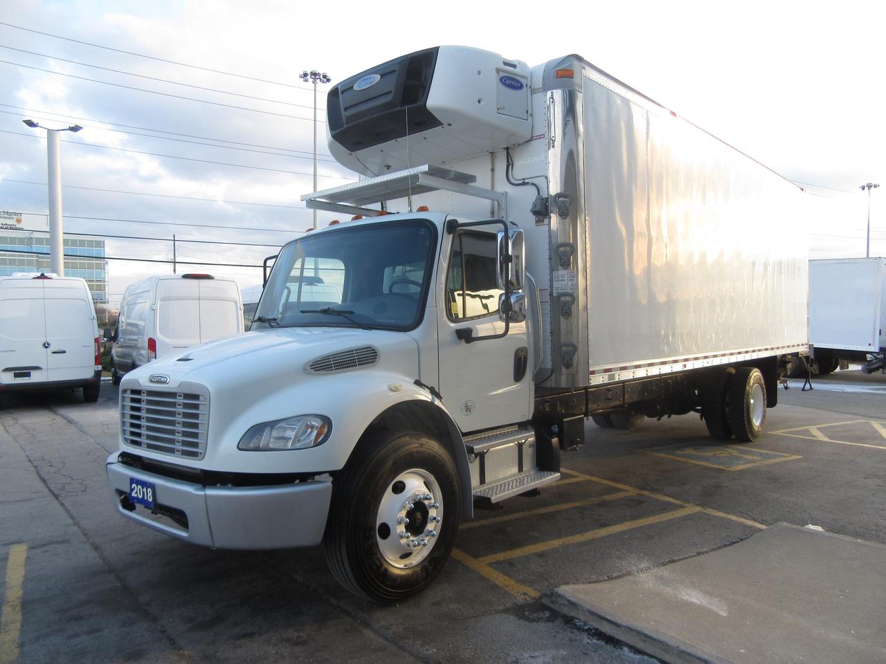 2018 Freightliner M2-106 26FT REEFER BOX CARRIER SUPRA 960 Photo