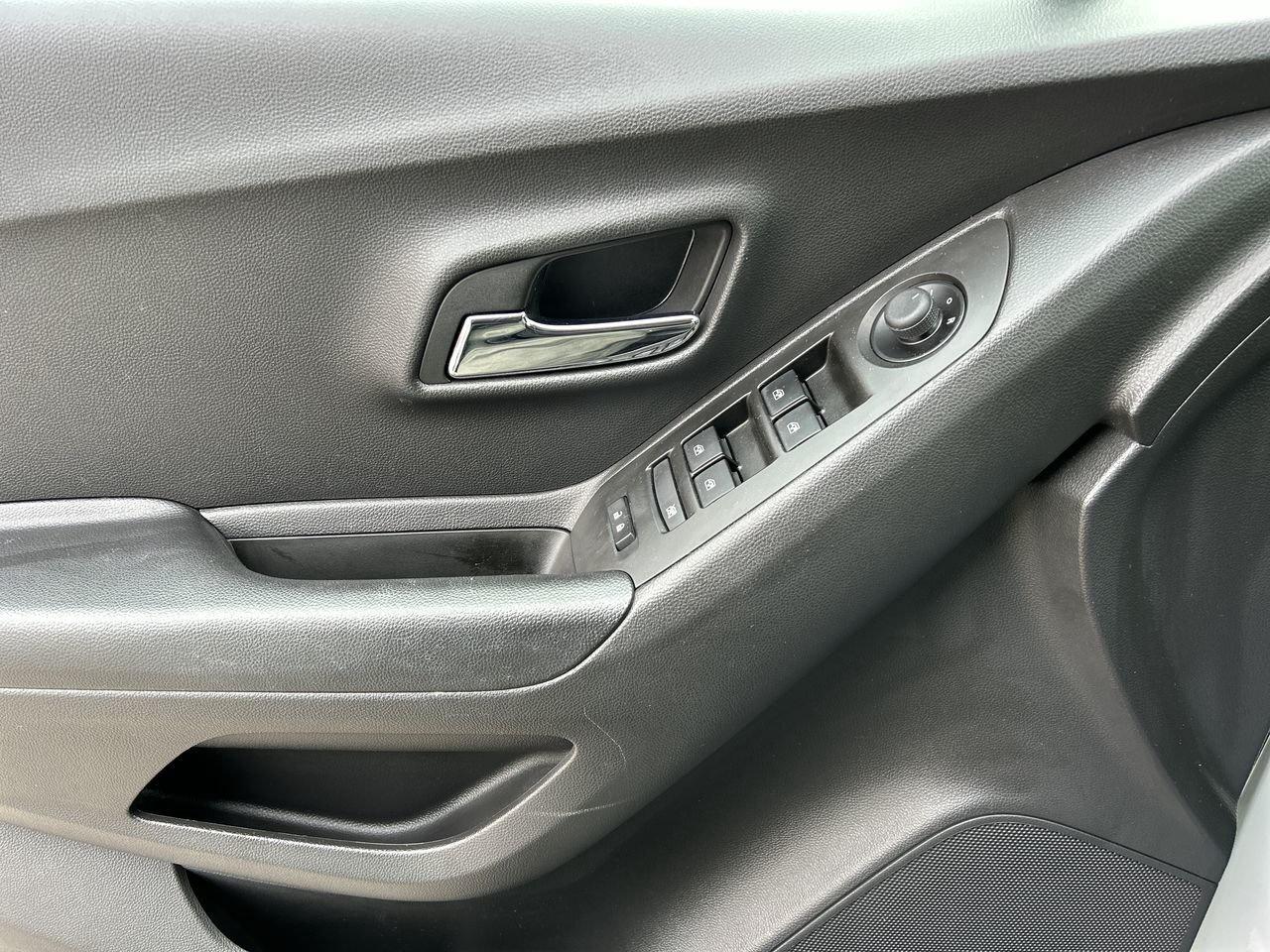 2022 Chevrolet Trax AWD LT Leather Seats  Remote Starter  Alloy Wheels Photo