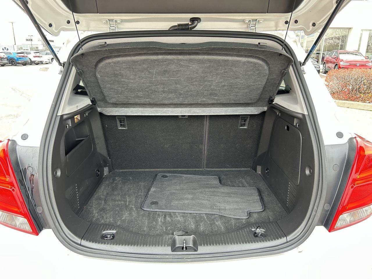 2022 Chevrolet Trax AWD LT Leather Seats  Remote Starter  Alloy Wheels Photo