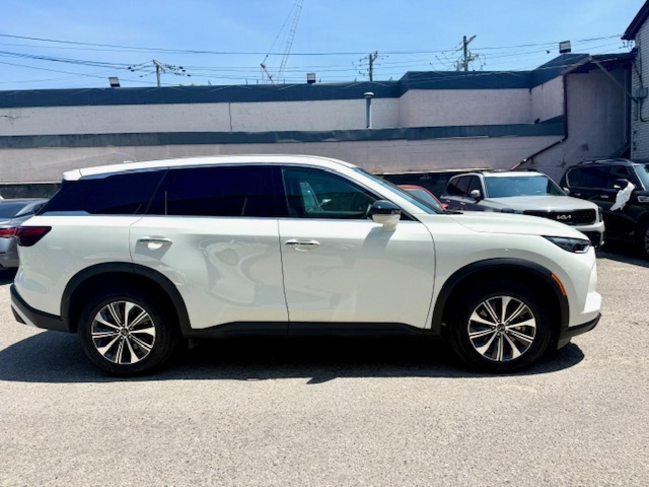 2024 Infiniti QX60 WINTER TIRES INCL, PURE, APPLE CARPLAY $ ANDROID Photo3