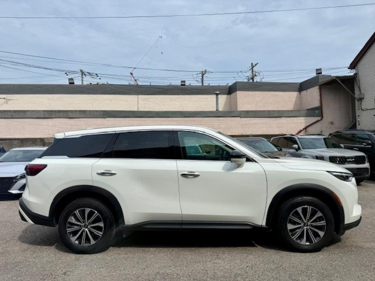 2024 Infiniti QX60 PURE, APPLE CARPLAY $ ANDROID AUTO, BLUETOOTH STRE Photo3