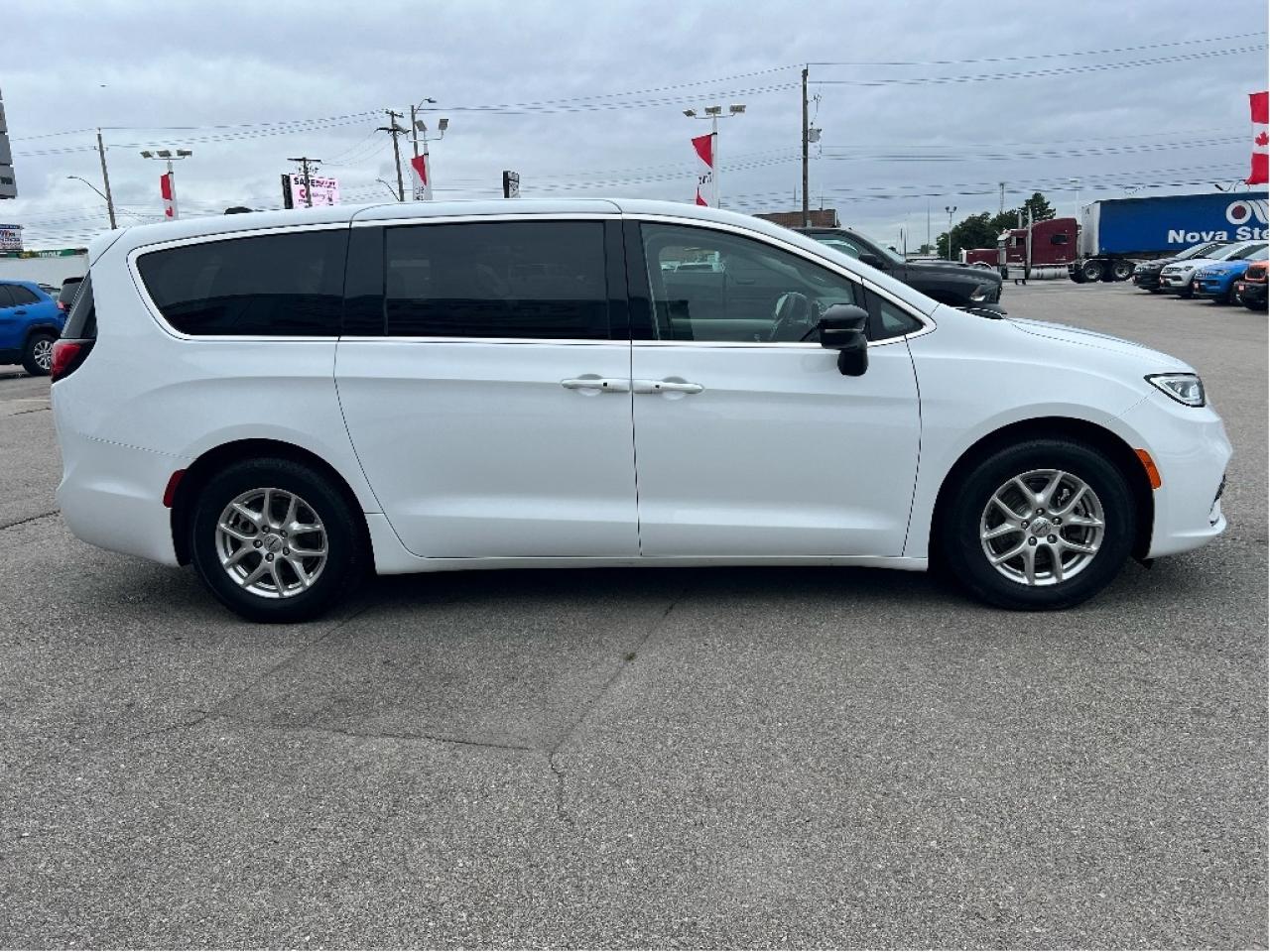 2024 Chrysler Pacifica Touring-L *LEATHER *BLINDSPOT *REMOTE START Photo4