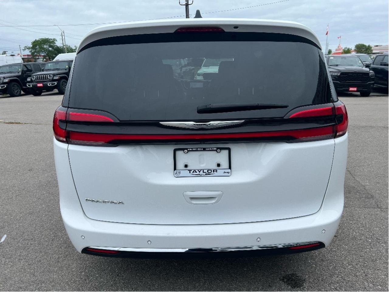 2024 Chrysler Pacifica Touring-L *LEATHER *BLINDSPOT *REMOTE START Photo