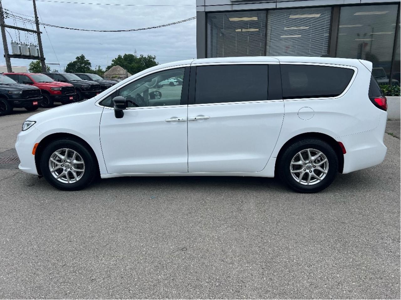 2024 Chrysler Pacifica Touring-L *LEATHER *BLINDSPOT *REMOTE START Photo