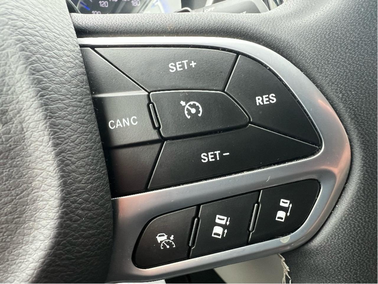 2024 Chrysler Pacifica Touring-L *LEATHER *BLINDSPOT *REMOTE START Photo