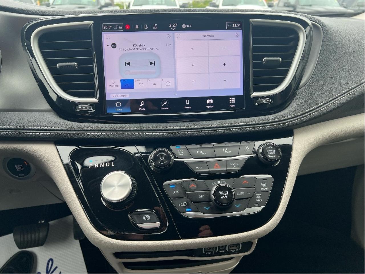 2024 Chrysler Pacifica Touring-L *LEATHER *BLINDSPOT *REMOTE START Photo