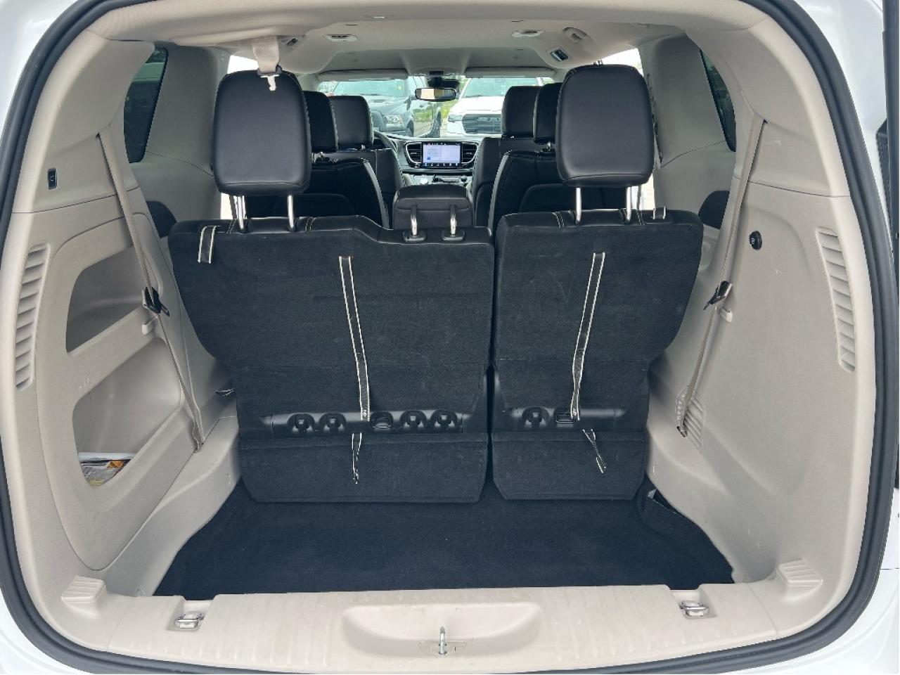 2024 Chrysler Pacifica Touring-L *LEATHER *BLINDSPOT *REMOTE START Photo