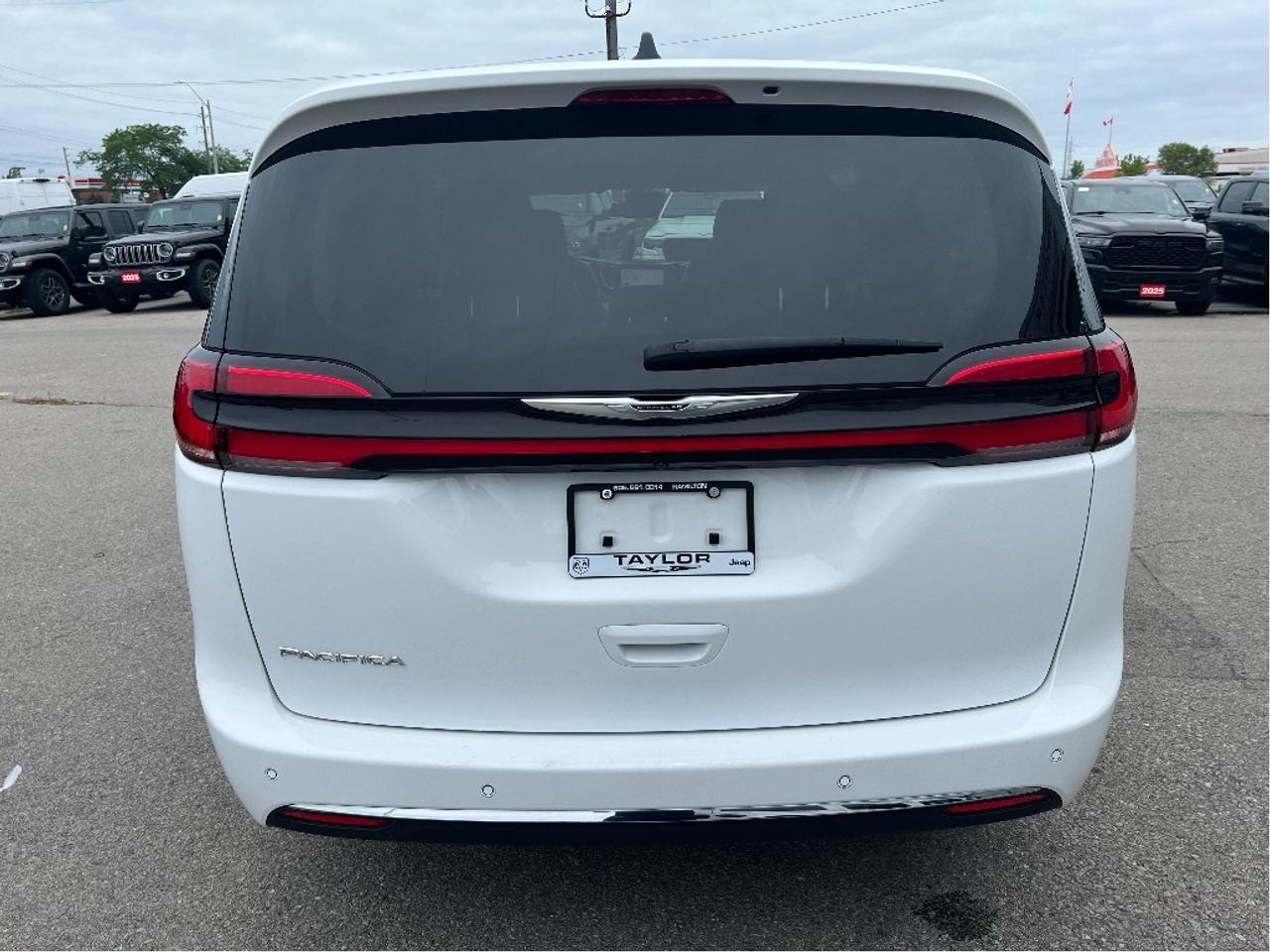2024 Chrysler Pacifica Touring-L *LEATHER *BLINDSPOT *REMOTE START Photo