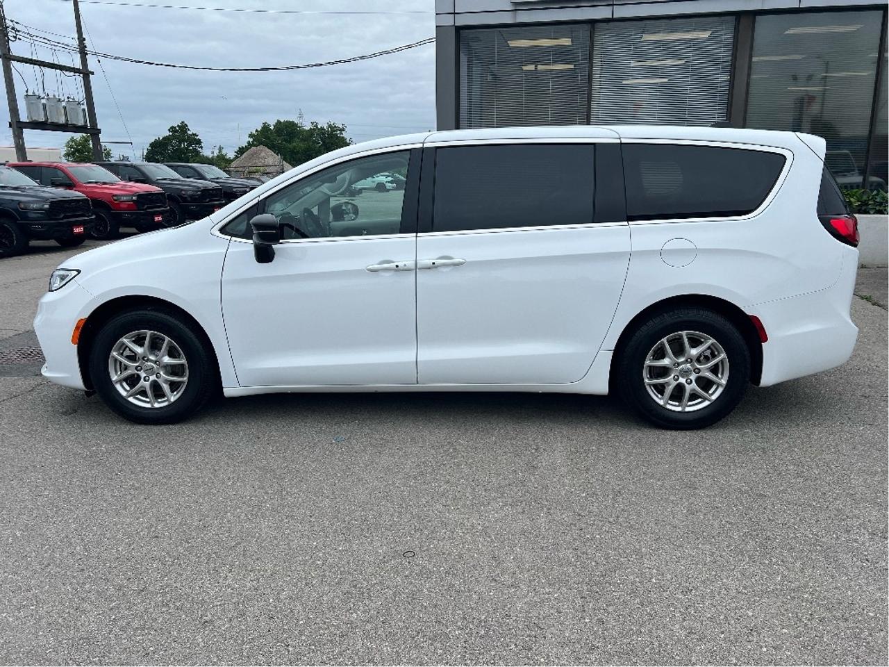 2024 Chrysler Pacifica Touring-L *LEATHER *BLINDSPOT *REMOTE START Photo