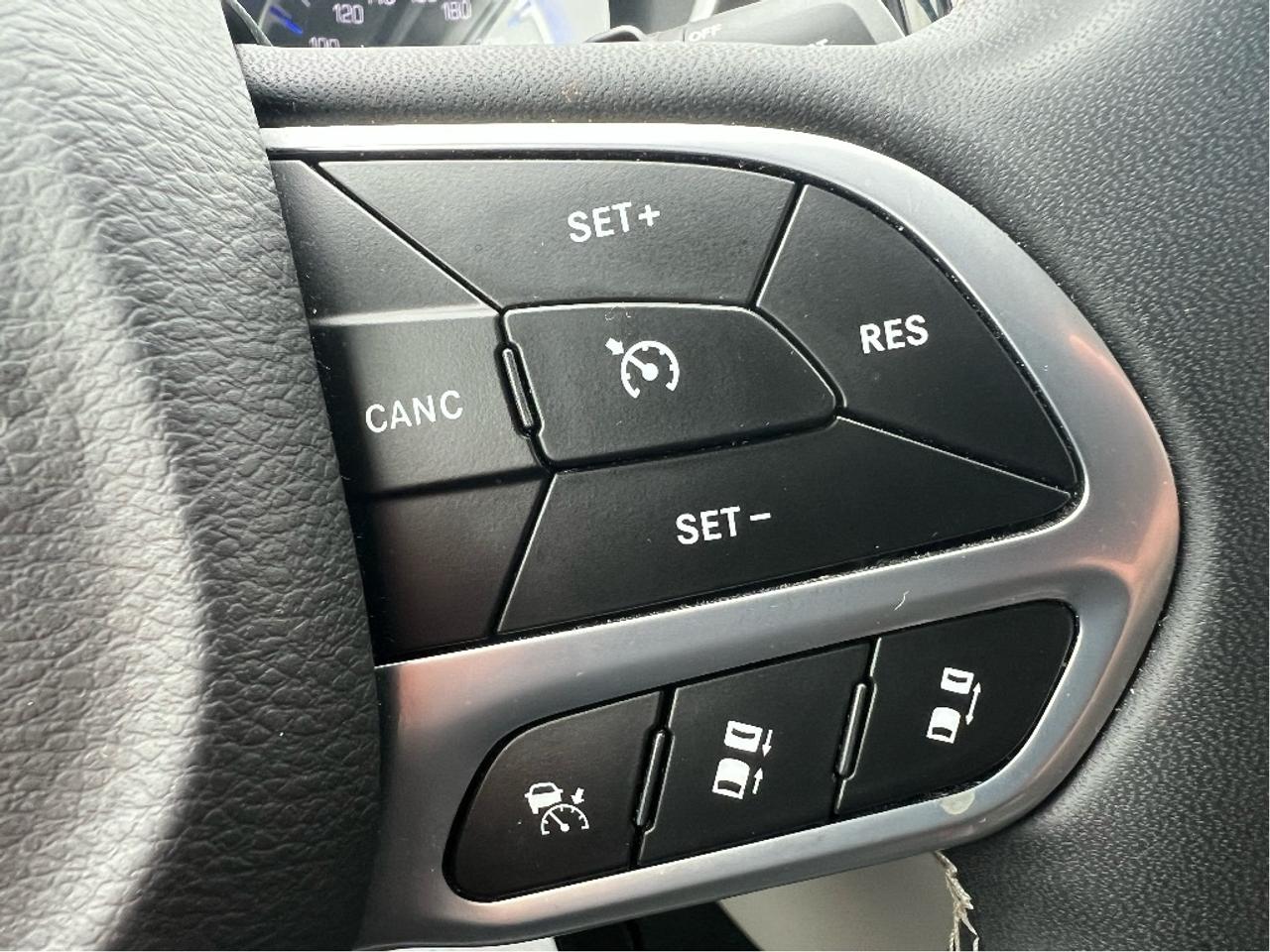 2024 Chrysler Pacifica Touring-L *LEATHER *BLINDSPOT *REMOTE START Photo