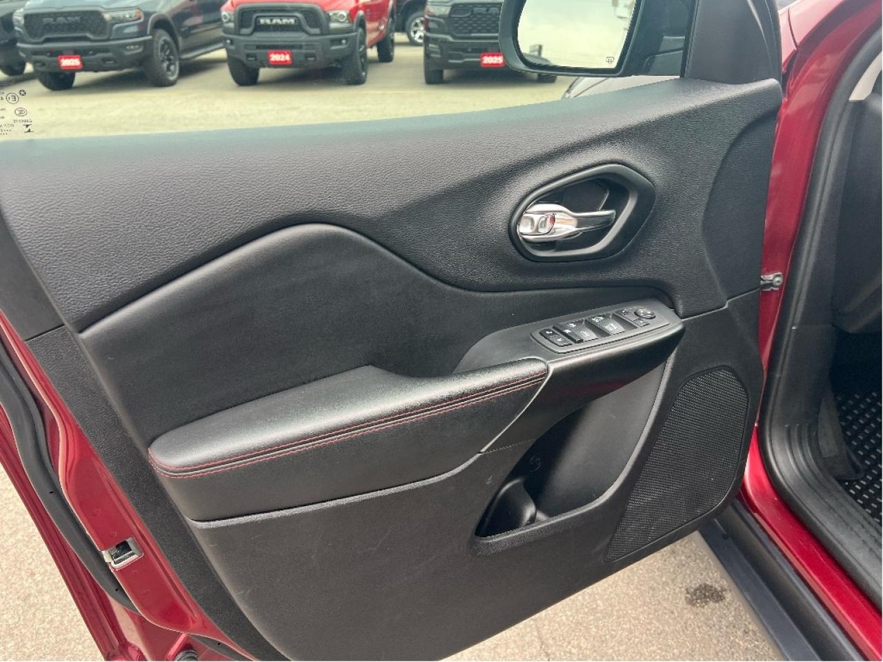 2022 Jeep Cherokee Trailhawk 4x4 V6 *CLEAN CARFAX *GREAT CONDITION Photo