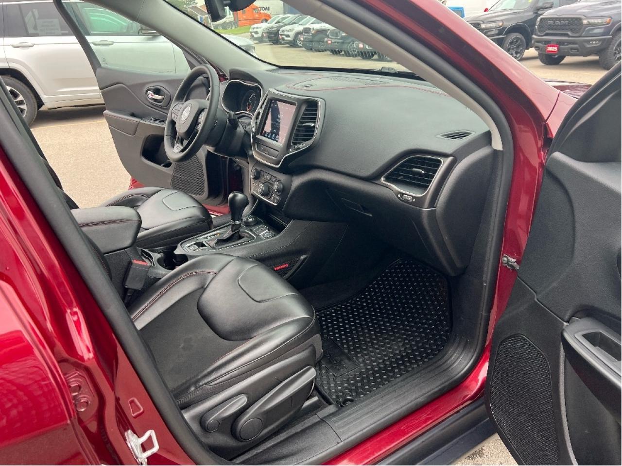 2022 Jeep Cherokee Trailhawk 4x4 V6 *CLEAN CARFAX *GREAT CONDITION Photo