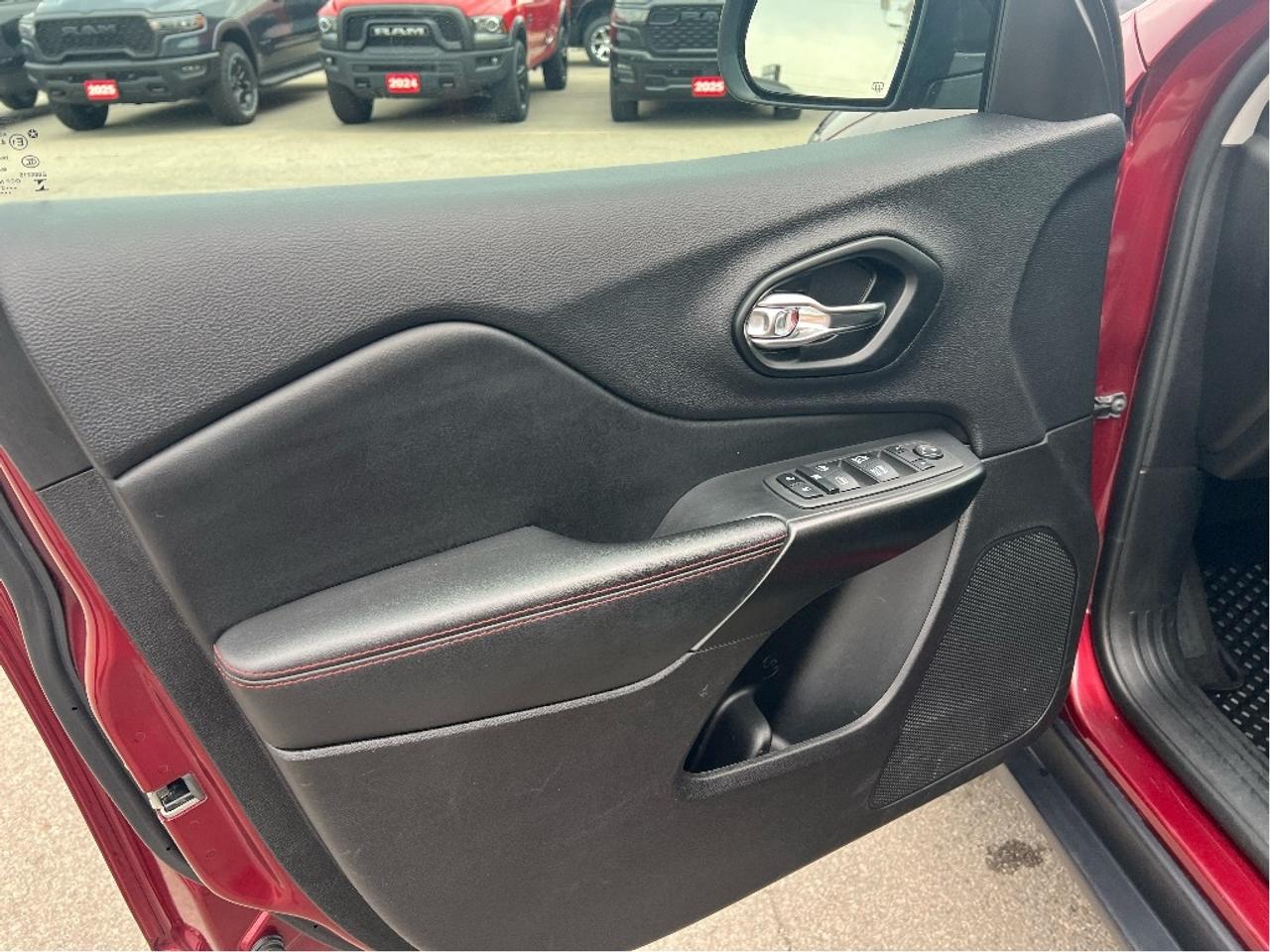 2022 Jeep Cherokee Trailhawk 4x4 V6 *CLEAN CARFAX *GREAT CONDITION Photo