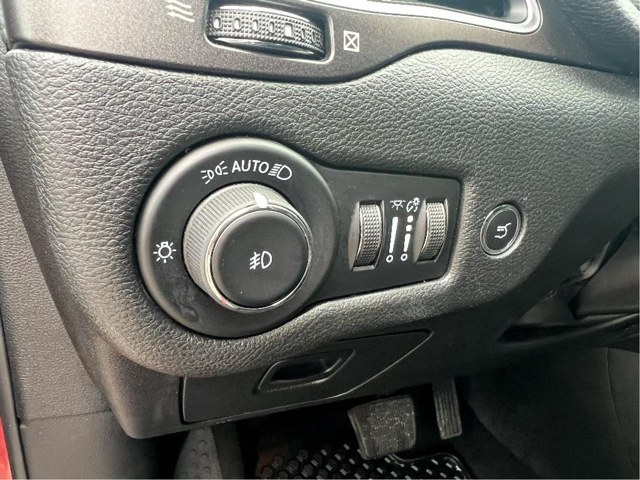 2022 Jeep Cherokee Trailhawk 4x4 V6 *CLEAN CARFAX *GREAT CONDITION Photo