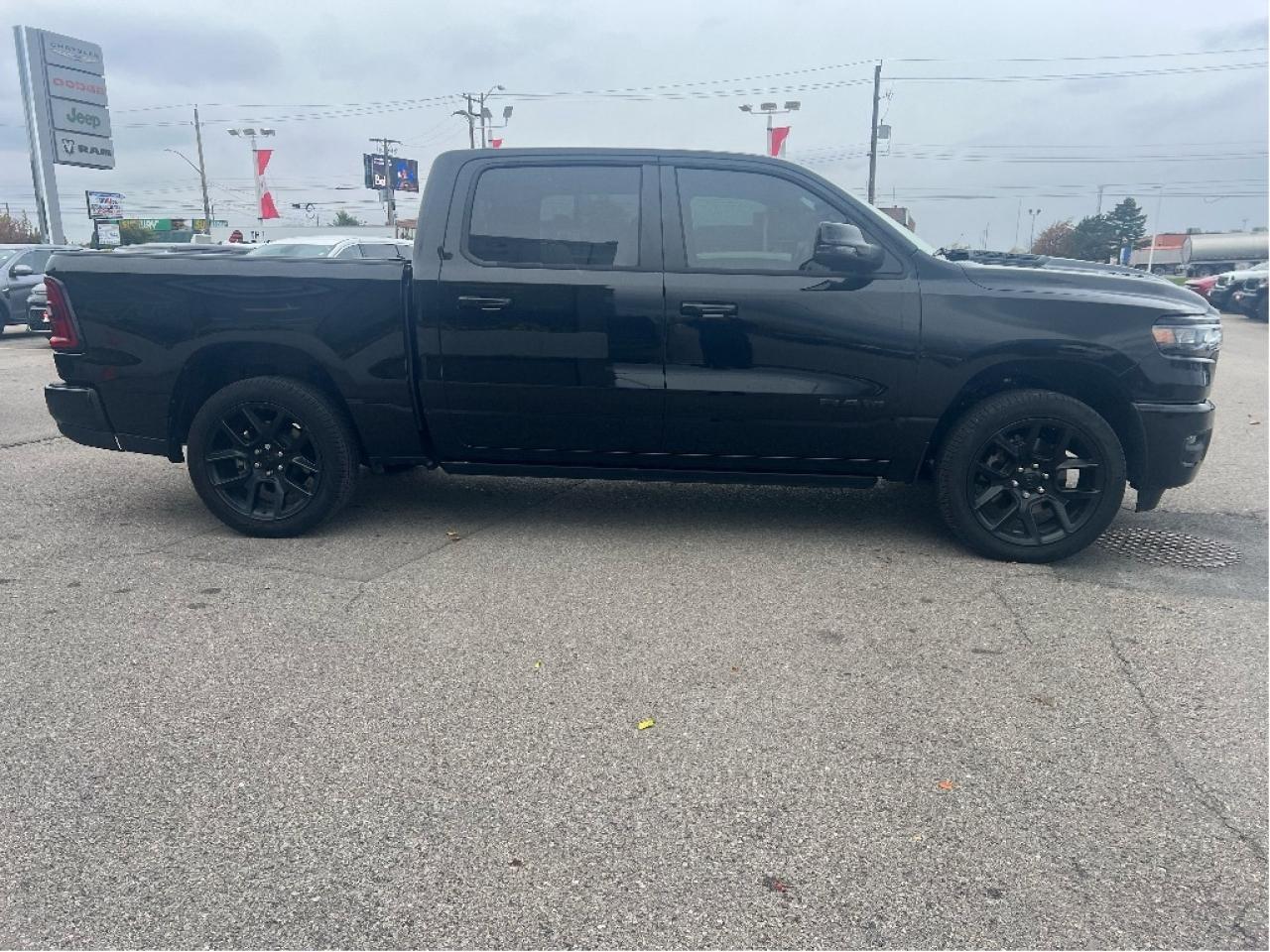 2025 RAM 1500 Sport Night G/T Crew 4x4 I-6 TT Demonstrator Photo4